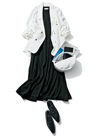 ☑見た目も涼しいモノトーン：白のリネンジャケットで まじめなセットを軽やかに。■ たとえば、ジャケットを着たい週末。リネン素材＆オーバーサイズを選べば、かっちりしすぎる恐れナシ。●ワンピースは着まわし。白リネンジャケット 50,600円／ソブ（フィルム）　バッグ 22,000円／TODAYFUL（Life’s 代官山店）　シューズ 17,600円／エフ バイ ウェルフィット（ダイアナ 銀座本店）