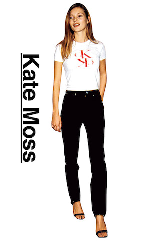 Kate Moss「スタイルUPを加速させる胸元のロゴ」 すらりとしたボディラインを強調する、ケイト・モスらしいTシャツの着方。胸上のロゴが視線を上へ誘導するおかげで縦長効果をもくろめる。