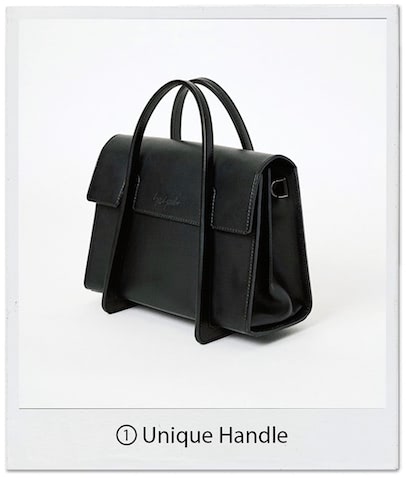 フラップスクエアバッグ（19×26×11） 118,800円／ディスコード ヨウジヤマモト（ヨウジヤマモト プレスルーム）　持ち手がバッグ全体を包み込んでいるようなデザインもアクセントに。